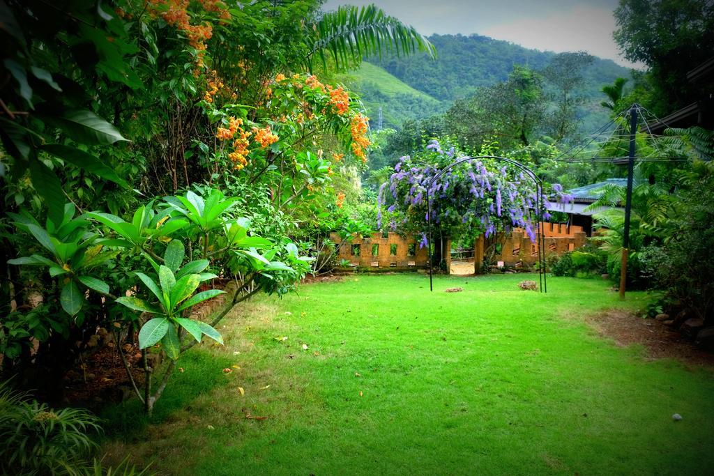 Sapphire Holiday Resort Ratnapura Exteriör bild