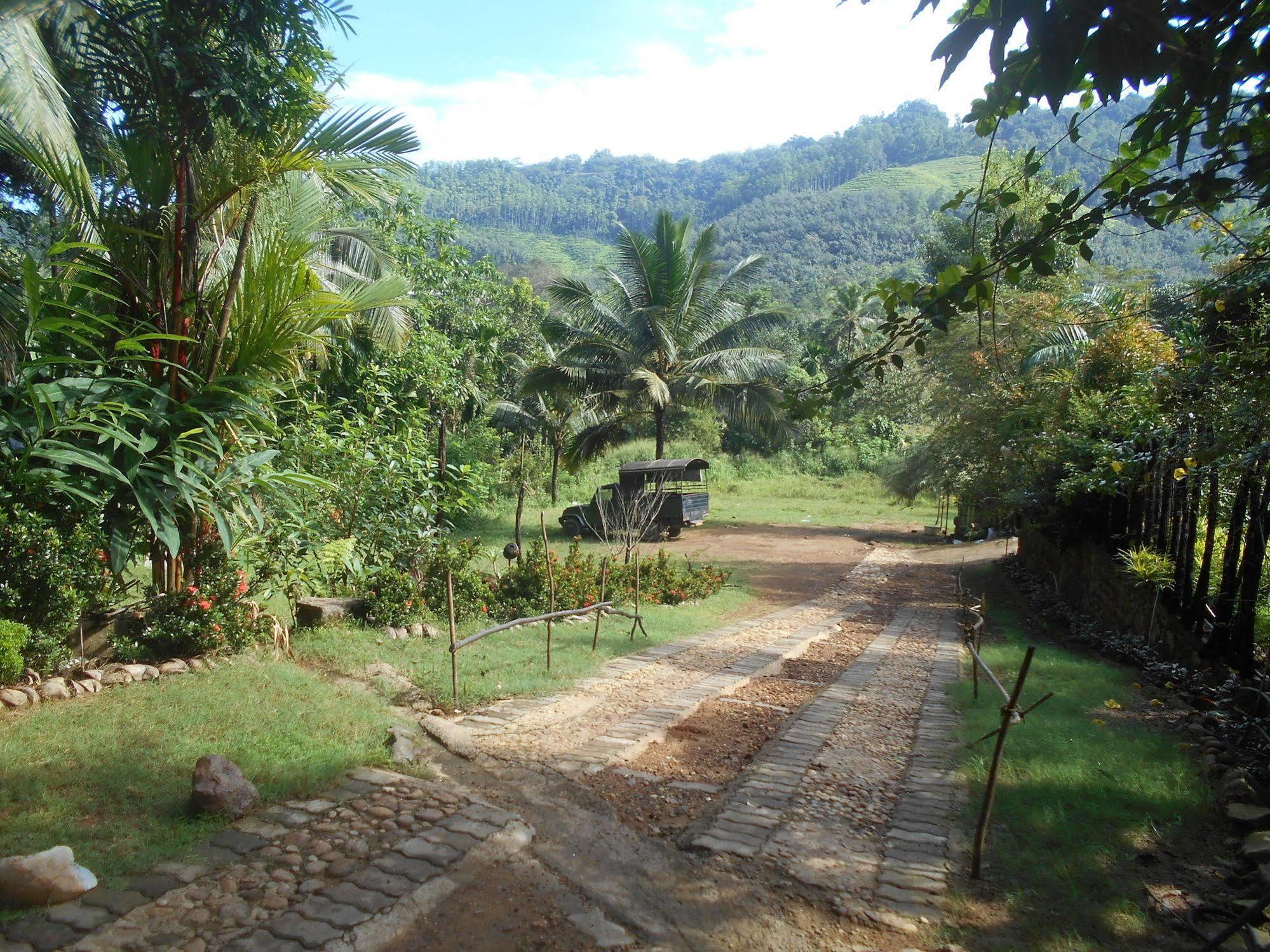 Sapphire Holiday Resort Ratnapura Exteriör bild